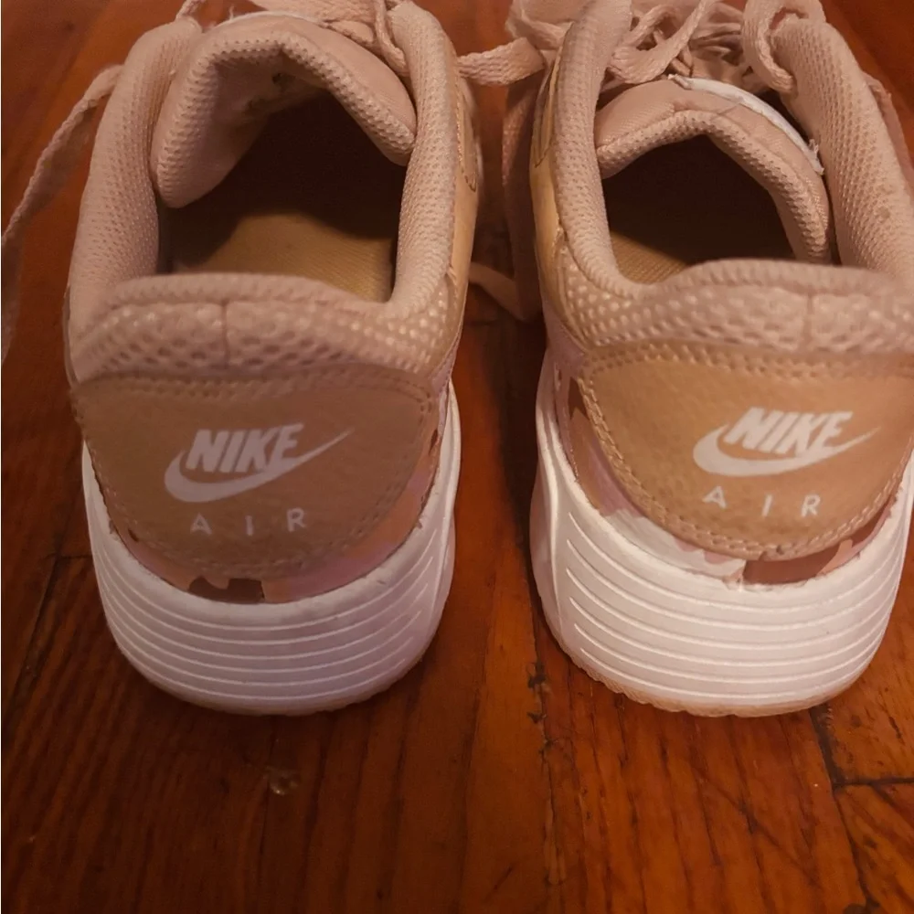 Nike Tan Sneakers Breathable Low-Top Design